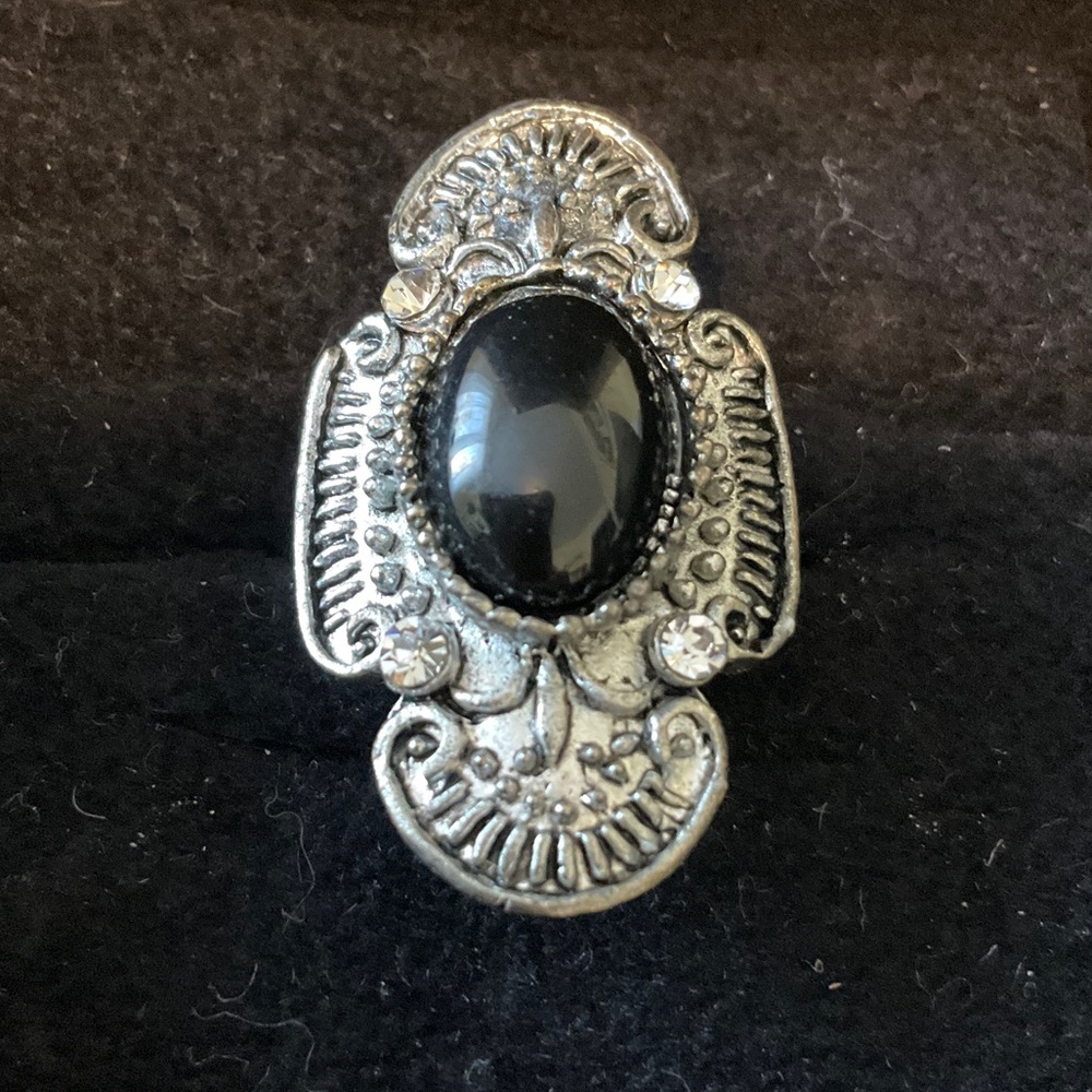 Elegant Black and Silver Women's Ring